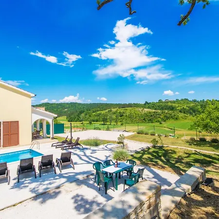 Gresti, A Beautiful And Private Summer Previz